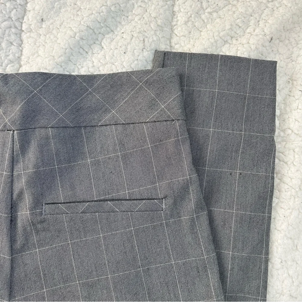 RW&CO. Camber & Grace Gray Plaid Dress Pants - Picture 10 of 12